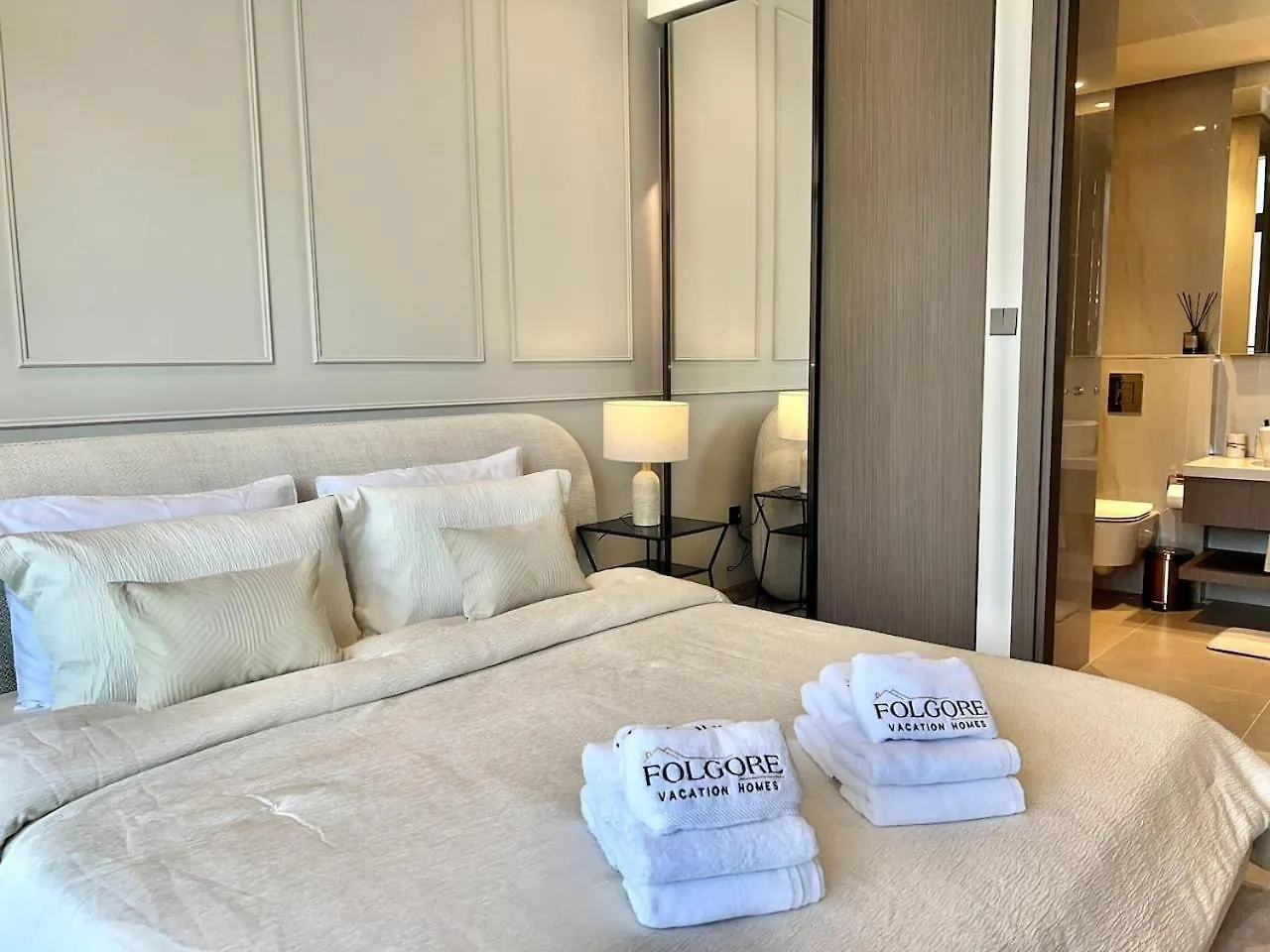Apartment Burj Khalifa And Canal View With Ultra Luxury Dubai United Arab Emirates